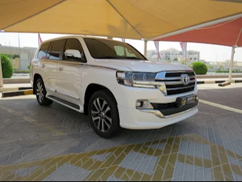 Toyota  Land Cruiser  GXR- Grand Touring  2019  Automatic  77,000 Km  8 Cylinder  Four Wheel Drive (4WD)  SUV  White