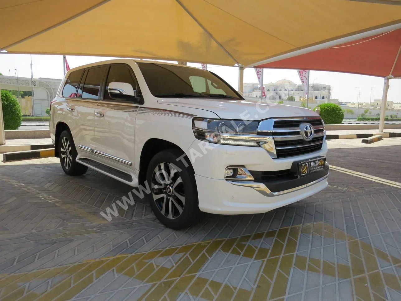 Toyota  Land Cruiser  GXR- Grand Touring  2019  Automatic  77,000 Km  8 Cylinder  Four Wheel Drive (4WD)  SUV  White