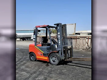 Forklift 2021  Orange and gray  4  3  3  4.5  30DF-7  Heli