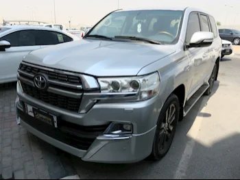 Toyota  Land Cruiser  VXR  2015  Automatic  45,000 Km  8 Cylinder  Four Wheel Drive (4WD)  SUV  Silver