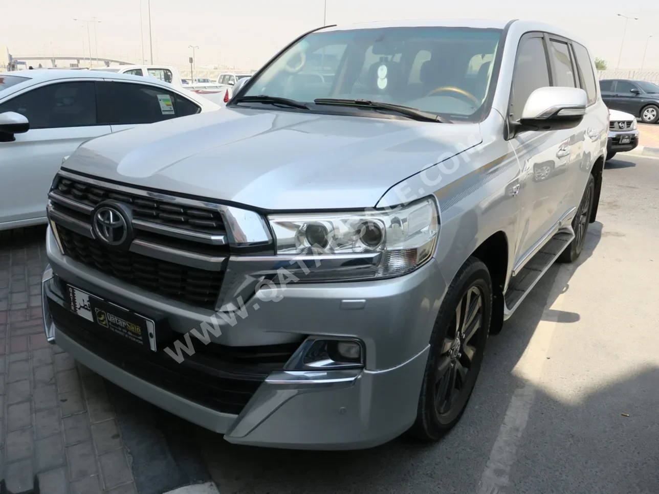 Toyota  Land Cruiser  VXR  2015  Automatic  45,000 Km  8 Cylinder  Four Wheel Drive (4WD)  SUV  Silver