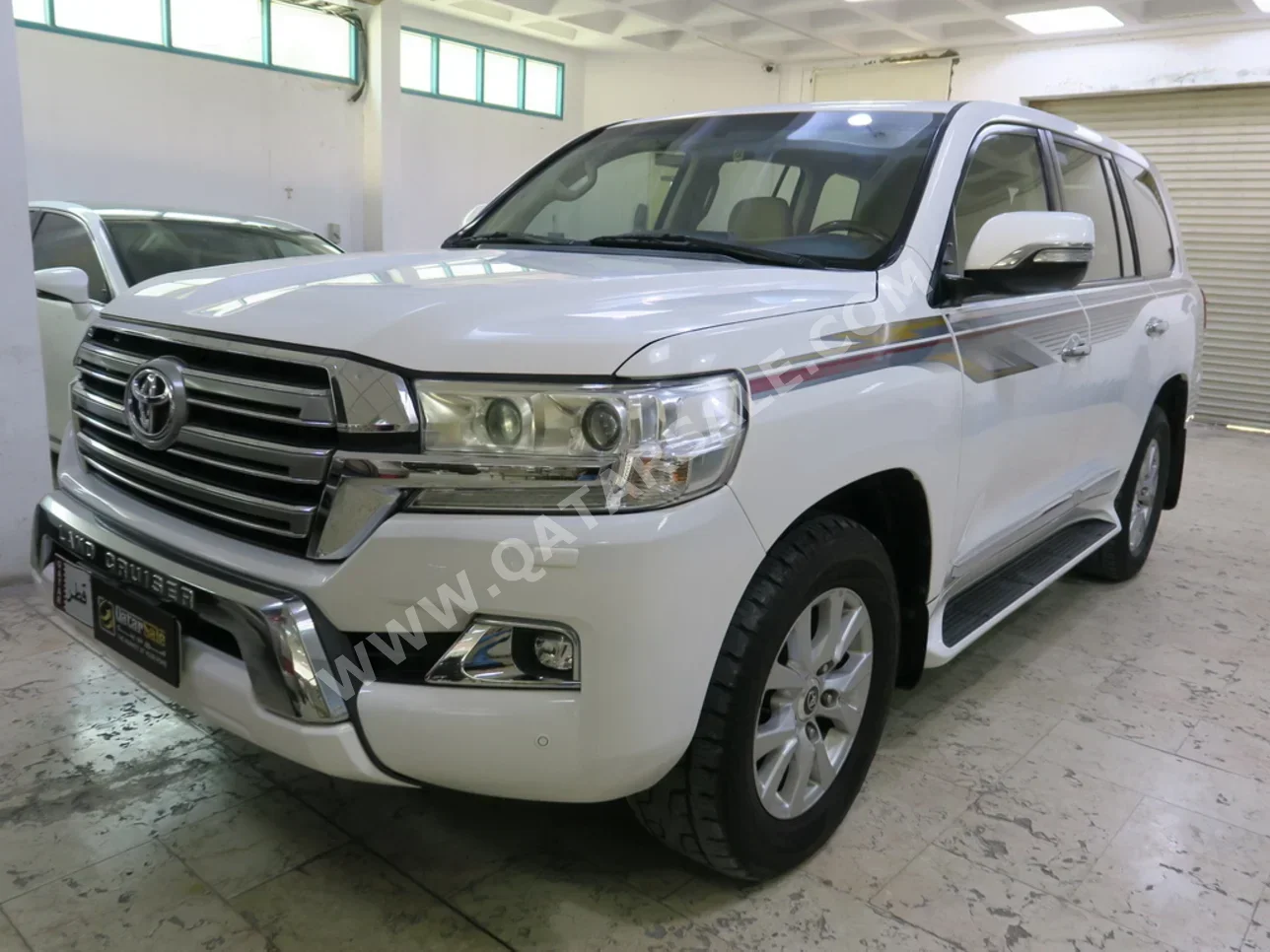 Toyota  Land Cruiser  GXR  2016  Automatic  208,000 Km  8 Cylinder  Four Wheel Drive (4WD)  SUV  White