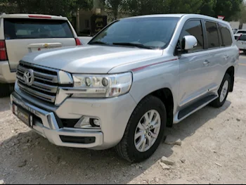 Toyota  Land Cruiser  GXR  2018  Automatic  215,000 Km  8 Cylinder  Four Wheel Drive (4WD)  SUV  Silver