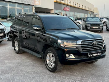 Toyota  Land Cruiser  GXR  2017  Automatic  207٬000 Km  6 Cylinder  Four Wheel Drive (4WD)  SUV  Black