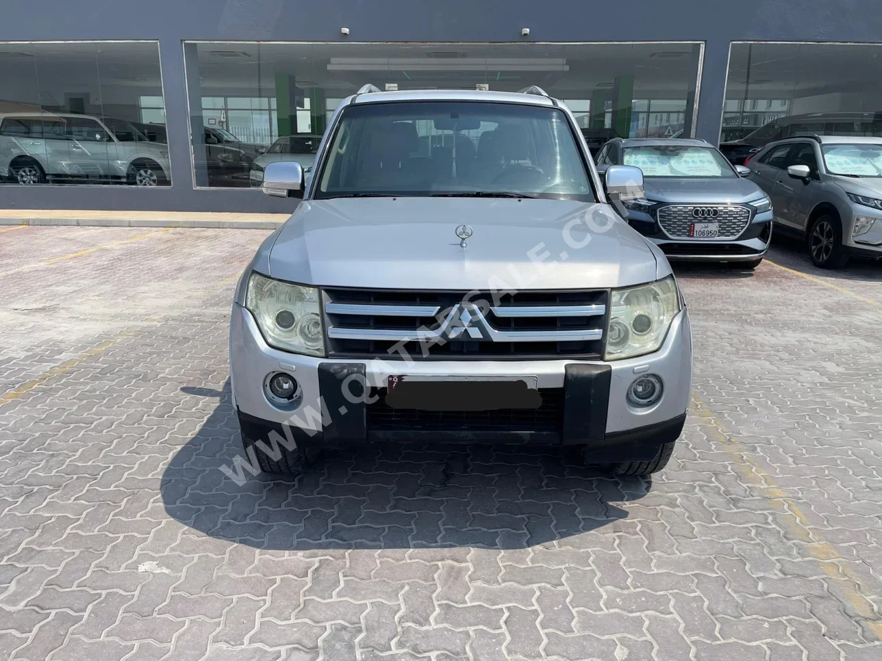 Mitsubishi  Pajero  2007  Automatic  260,000 Km  6 Cylinder  Four Wheel Drive (4WD)  SUV  Silver