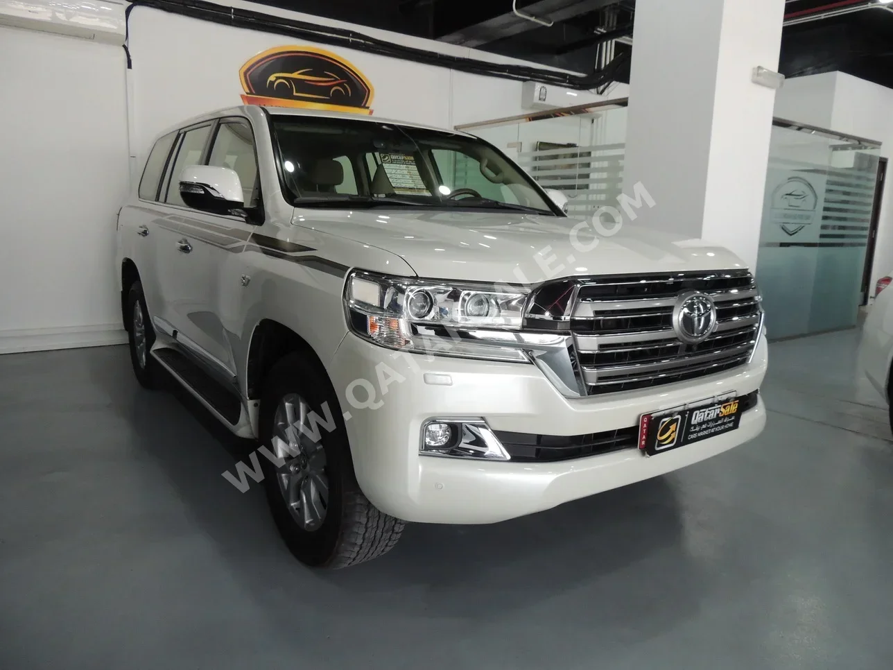 Toyota  Land Cruiser  VXR  2018  Automatic  225,000 Km  8 Cylinder  Four Wheel Drive (4WD)  SUV  White