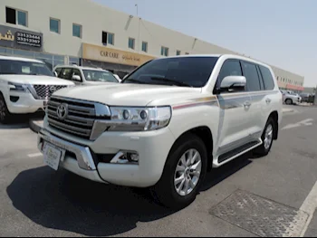 Toyota  Land Cruiser  GXR  2016  Automatic  187,000 Km  8 Cylinder  Four Wheel Drive (4WD)  SUV  Silver