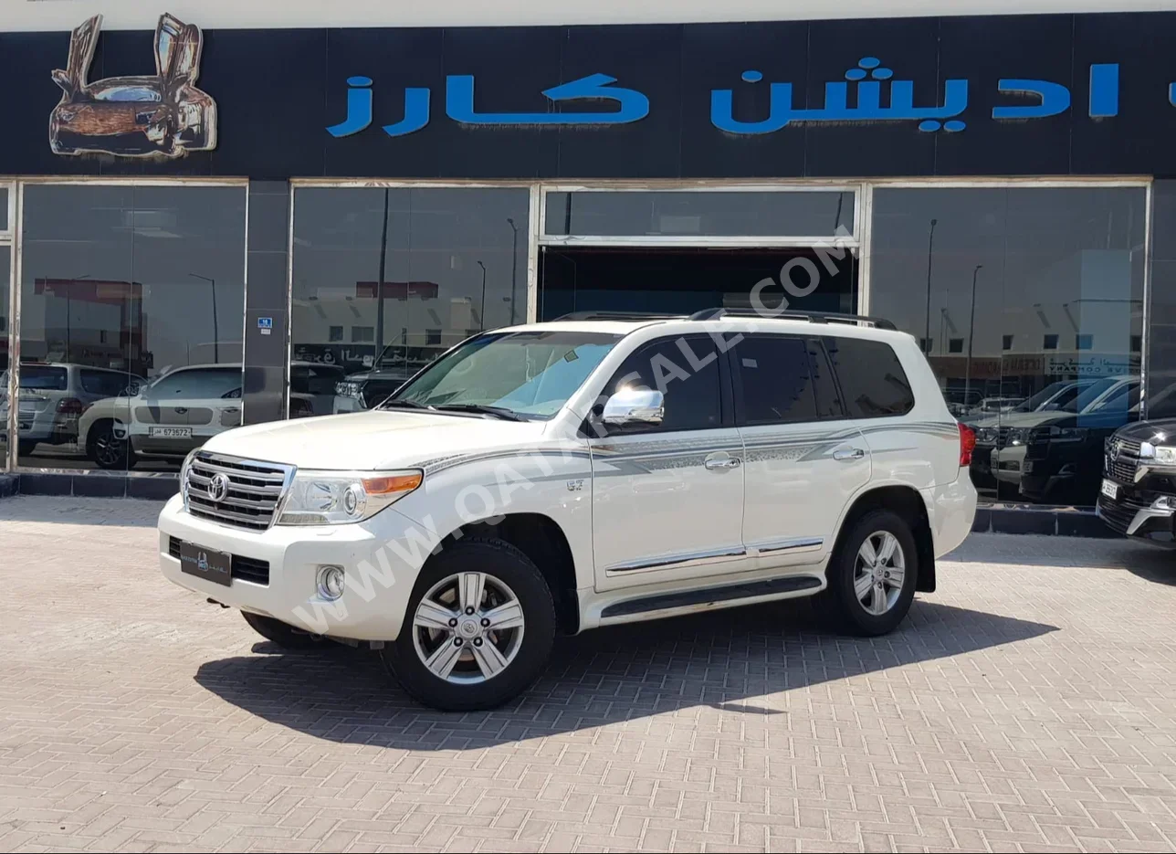 Toyota  Land Cruiser  VXR  2013  Automatic  144,000 Km  8 Cylinder  Four Wheel Drive (4WD)  SUV  White