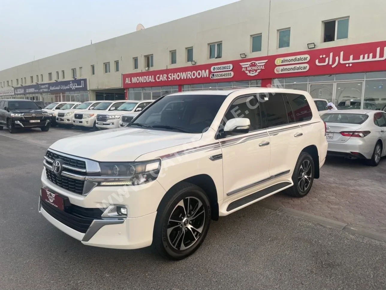 Toyota  Land Cruiser  GXR- Grand Touring  2021  Automatic  32,000 Km  6 Cylinder  Four Wheel Drive (4WD)  SUV  White