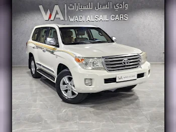 Toyota  Land Cruiser  VXR  2013  Automatic  274,000 Km  8 Cylinder  Four Wheel Drive (4WD)  SUV  White