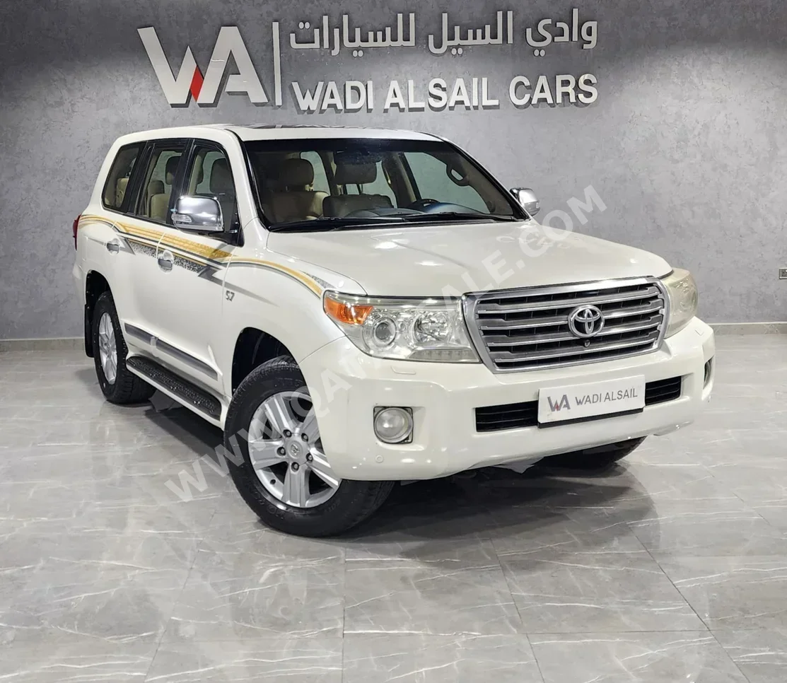 Toyota  Land Cruiser  VXR  2013  Automatic  274,000 Km  8 Cylinder  Four Wheel Drive (4WD)  SUV  White