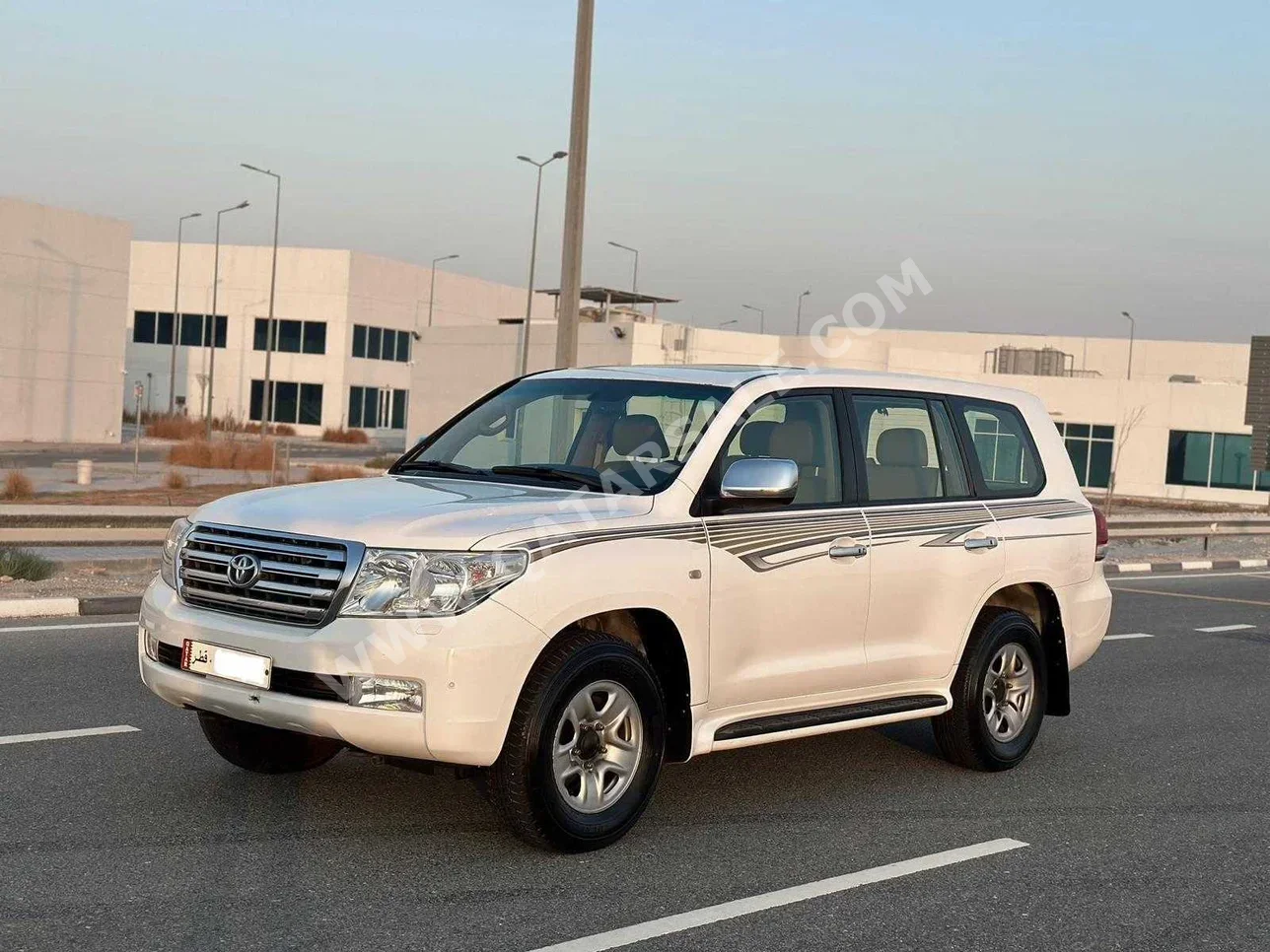 Toyota  Land Cruiser  VXR  2010  Automatic  405,000 Km  8 Cylinder  Four Wheel Drive (4WD)  SUV  White