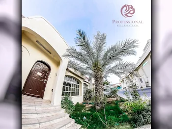 Family Residential  - Not Furnished  - Doha  - Al Mansoura  - 3 Bedrooms