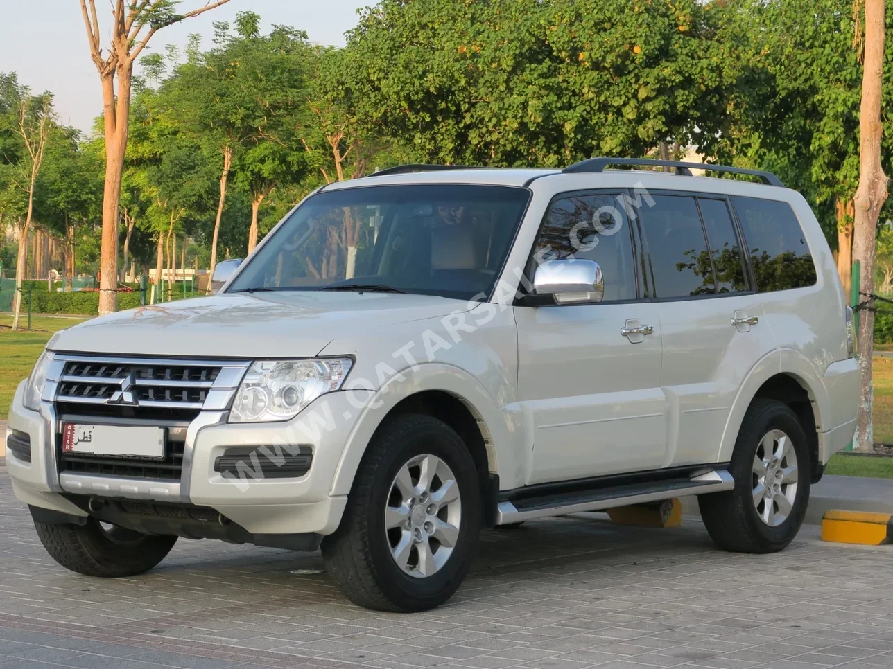 Mitsubishi  Pajero  3.5  2017  Automatic  230,000 Km  6 Cylinder  Four Wheel Drive (4WD)  SUV  White