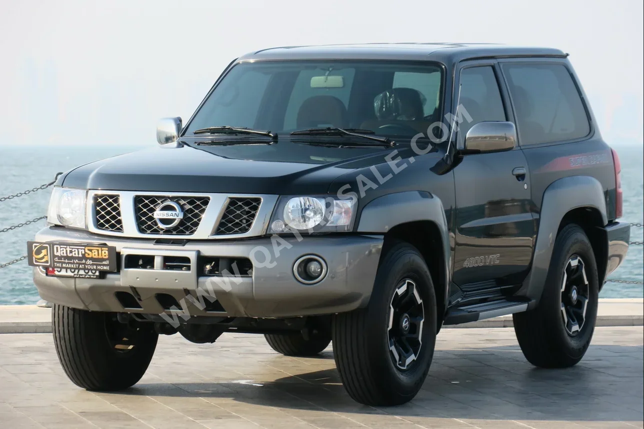 Nissan  Patrol  Super Safari  2021  Manual  26٬000 Km  6 Cylinder  Four Wheel Drive (4WD)  SUV  Black  With Warranty