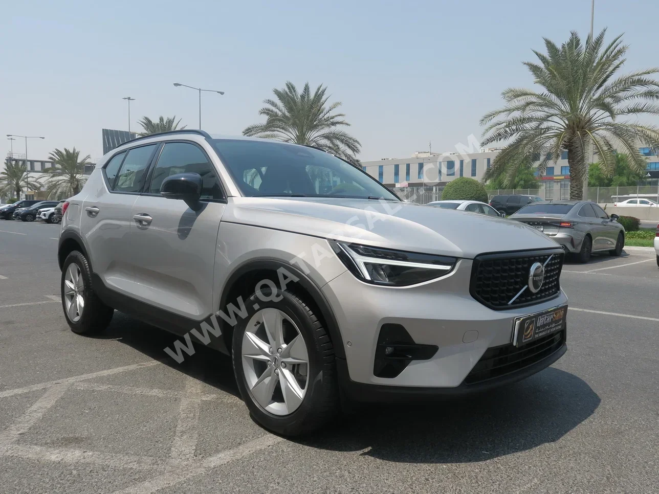 Volvo  XC  40  2023  Automatic  5,600 Km  4 Cylinder  Front Wheel Drive (FWD)  SUV  Silver  With Warranty