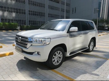 Toyota  Land Cruiser  GXR  2016  Automatic  273,000 Km  6 Cylinder  Four Wheel Drive (4WD)  SUV  White