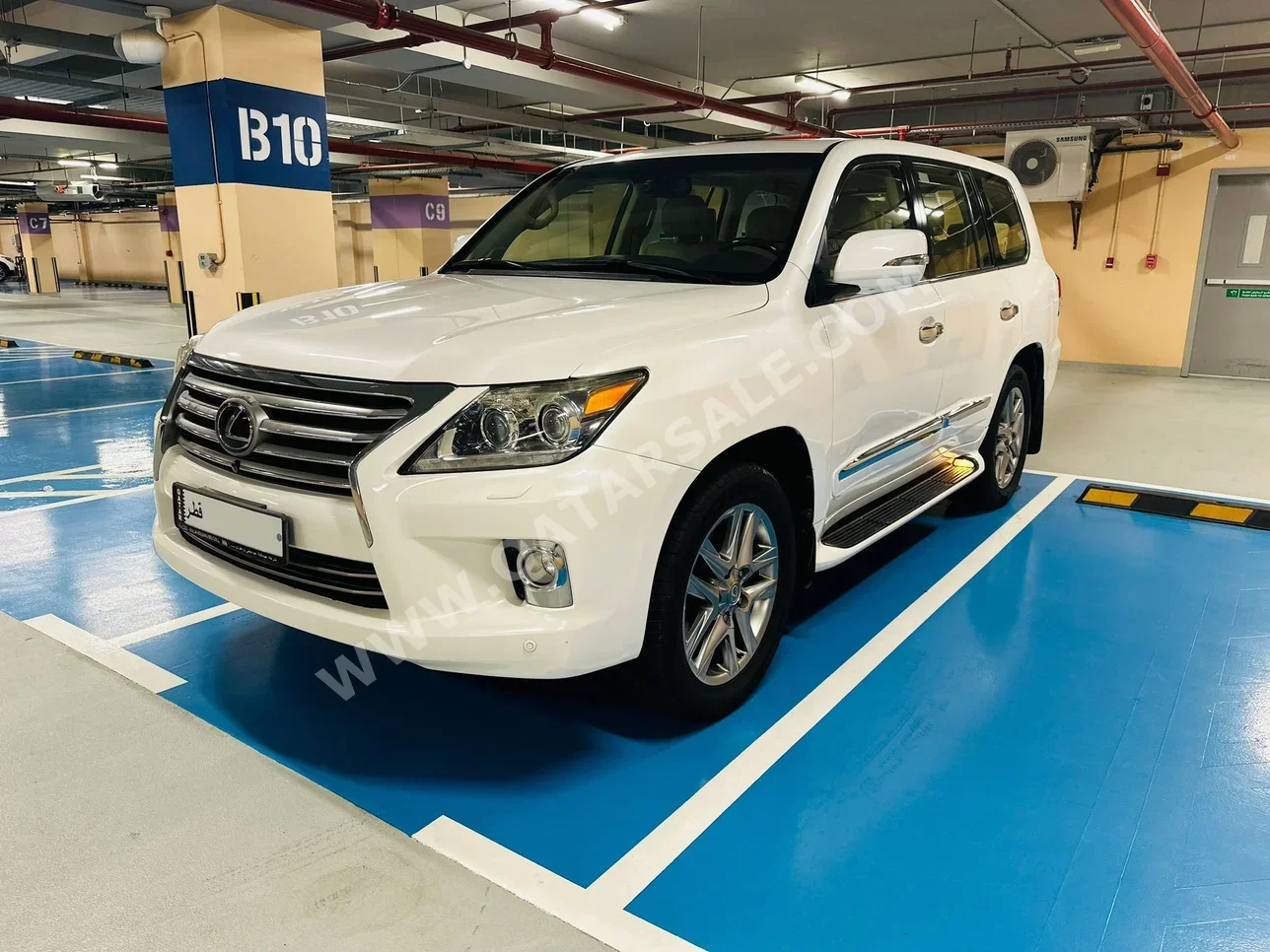 Lexus  LX  570  2013  Automatic  254,000 Km  8 Cylinder  Four Wheel Drive (4WD)  SUV  White