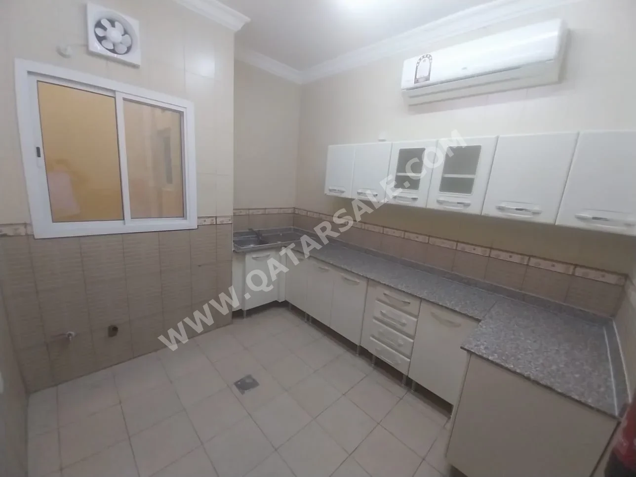 2 Bedrooms  Apartment  in Al Wakrah -  Al Wakrah  Not Furnished