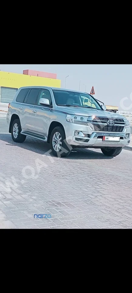 Toyota  Land Cruiser  GXR  2018  Automatic  219,000 Km  6 Cylinder  Four Wheel Drive (4WD)  SUV  Silver