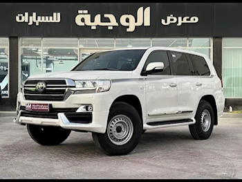 Toyota  Land Cruiser  VXS- Grand Touring S  2017  Automatic  160,000 Km  8 Cylinder  Four Wheel Drive (4WD)  SUV  White