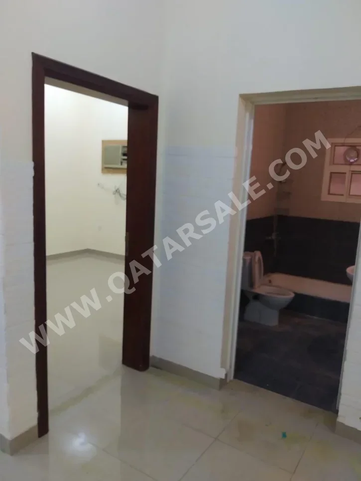 2 Bedrooms  Apartment  For Rent  in Umm Salal -  Umm Al Amad  Not Furnished