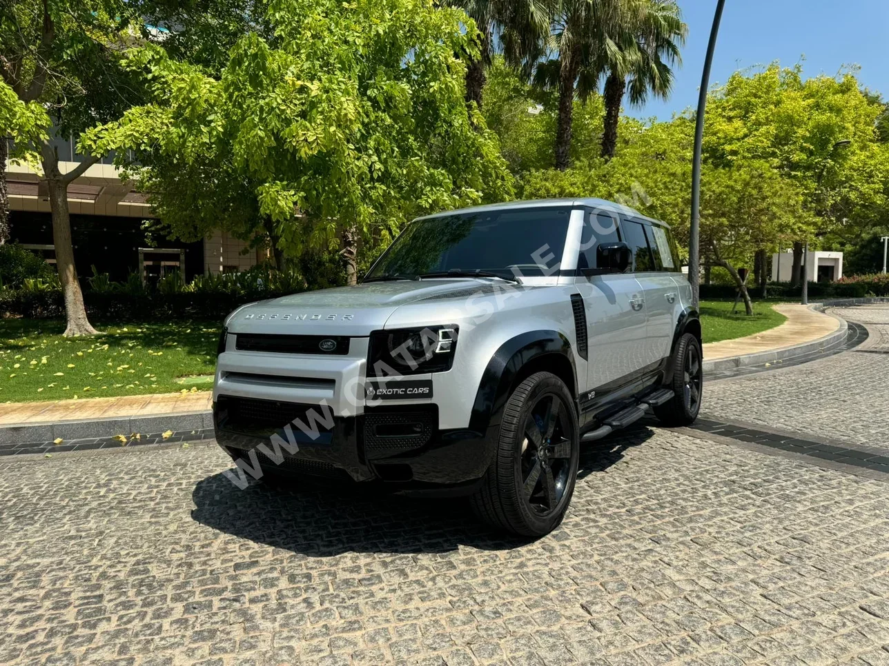 Land Rover  Defender  110 HSE  2020  Automatic  52,000 Km  6 Cylinder  Four Wheel Drive (4WD)  SUV  Silver