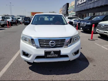 Nissan  Navara  SE  2017  Automatic  155٬000 Km  4 Cylinder  Rear Wheel Drive (RWD)  Pick Up  White