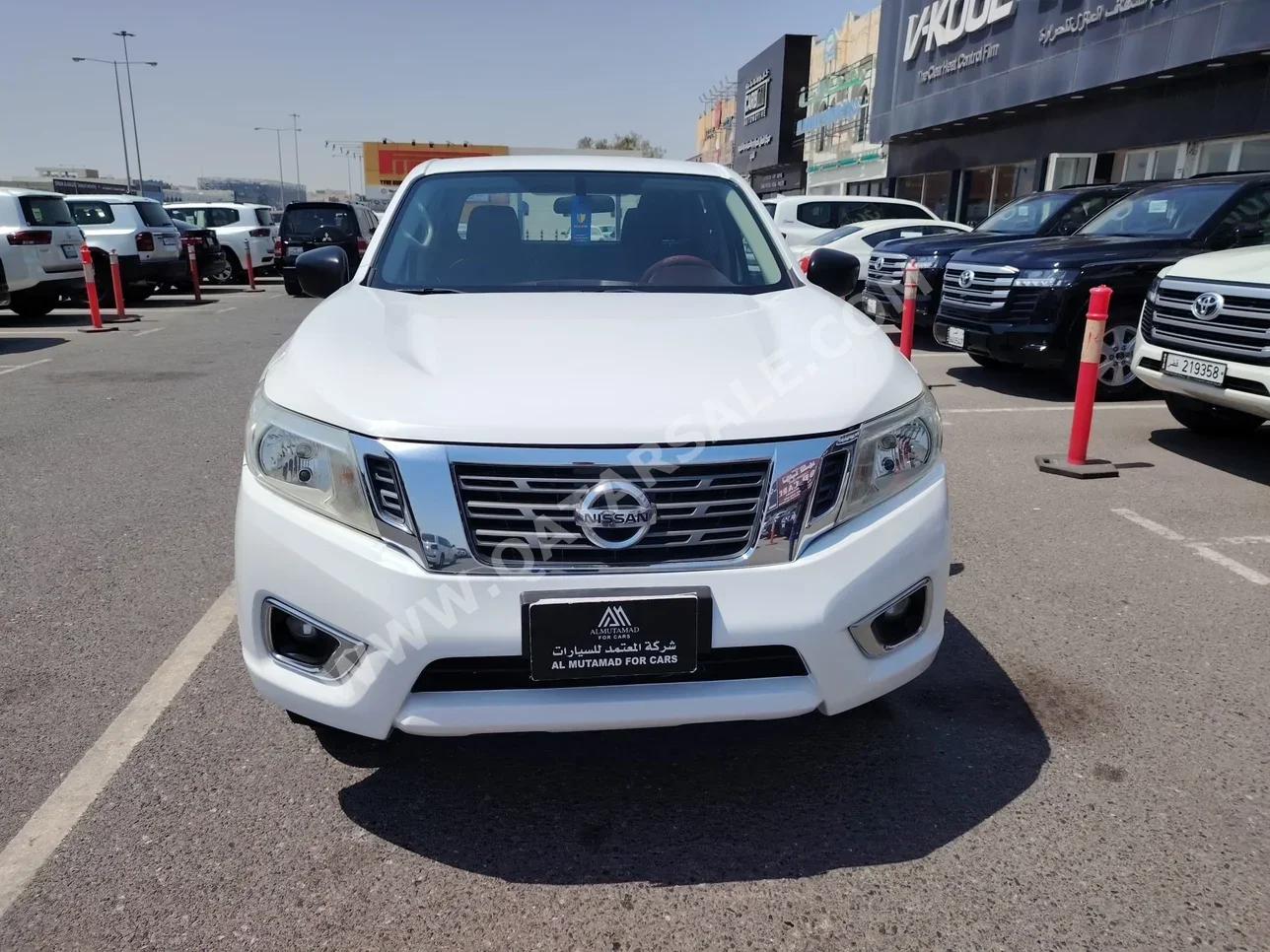 Nissan  Navara  SE  2017  Automatic  155٬000 Km  4 Cylinder  Rear Wheel Drive (RWD)  Pick Up  White