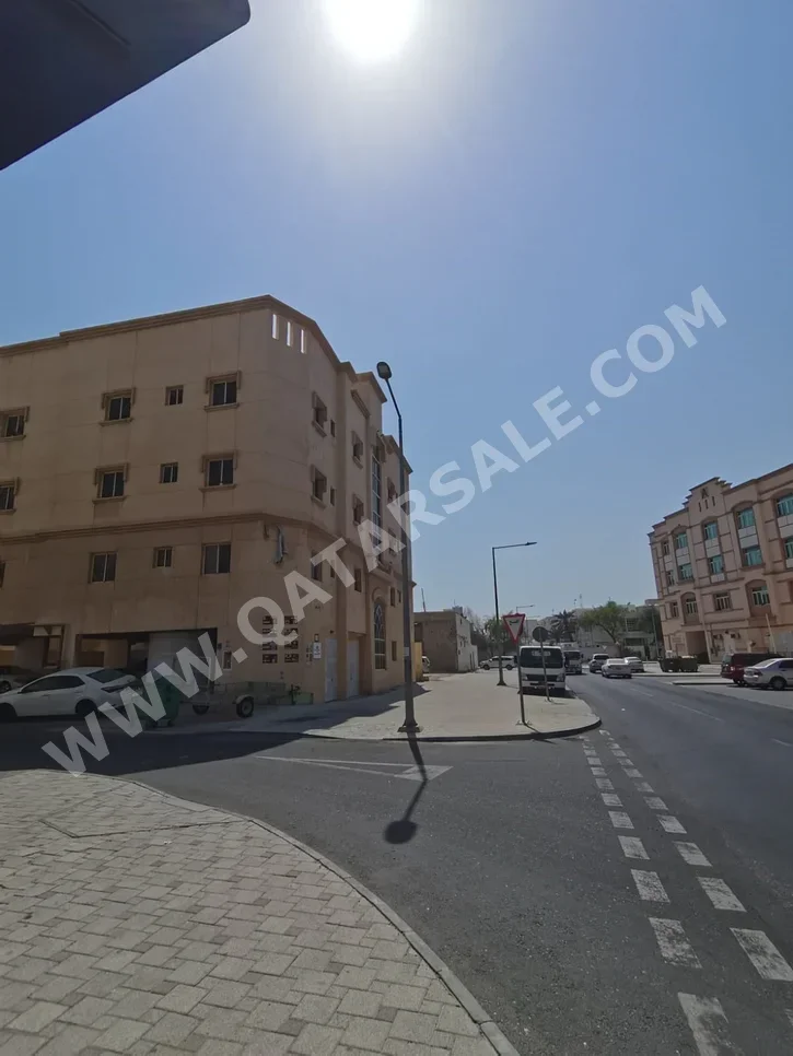 2 Bedrooms  Apartment  in Doha -  Old Airport  Not Furnished