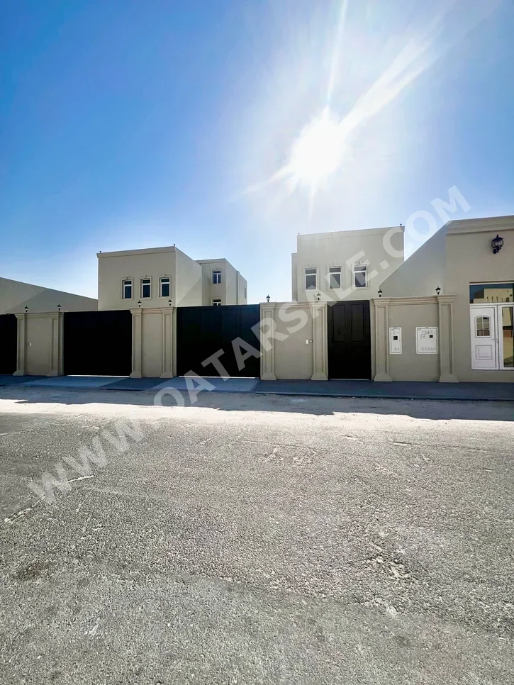 Family Residential  - Not Furnished  - Al Rayyan  - Ain Khaled  - 9 Bedrooms