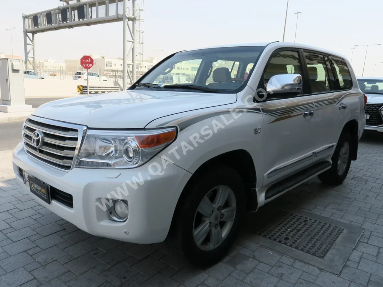 Toyota  Land Cruiser  VXR  2015  Automatic  222,000 Km  8 Cylinder  Four Wheel Drive (4WD)  SUV  White