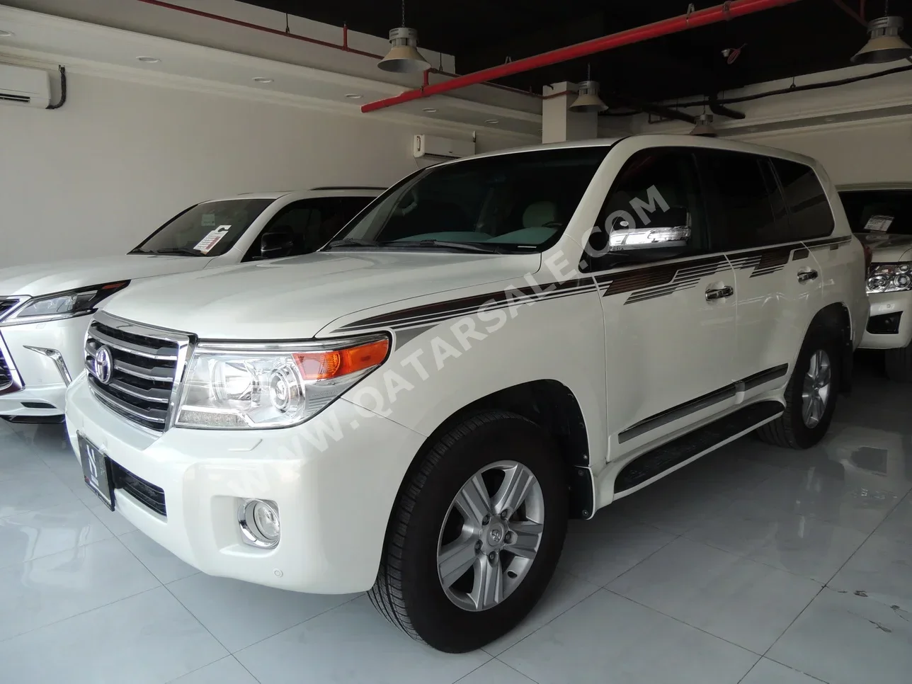 Toyota  Land Cruiser  GXR  2014  Automatic  401,000 Km  8 Cylinder  Four Wheel Drive (4WD)  SUV  White