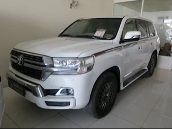 Toyota  Land Cruiser  GXR  2018  Automatic  165,000 Km  6 Cylinder  Four Wheel Drive (4WD)  SUV  White