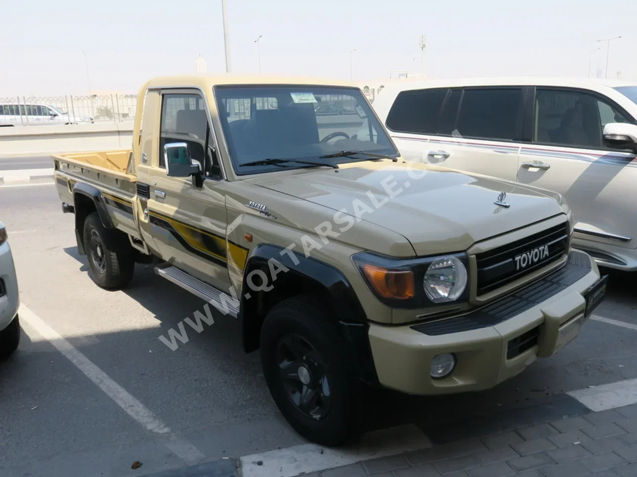 Toyota  Land Cruiser  LX  2022  Manual  40,000 Km  6 Cylinder  Four Wheel Drive (4WD)  Pick Up  Beige