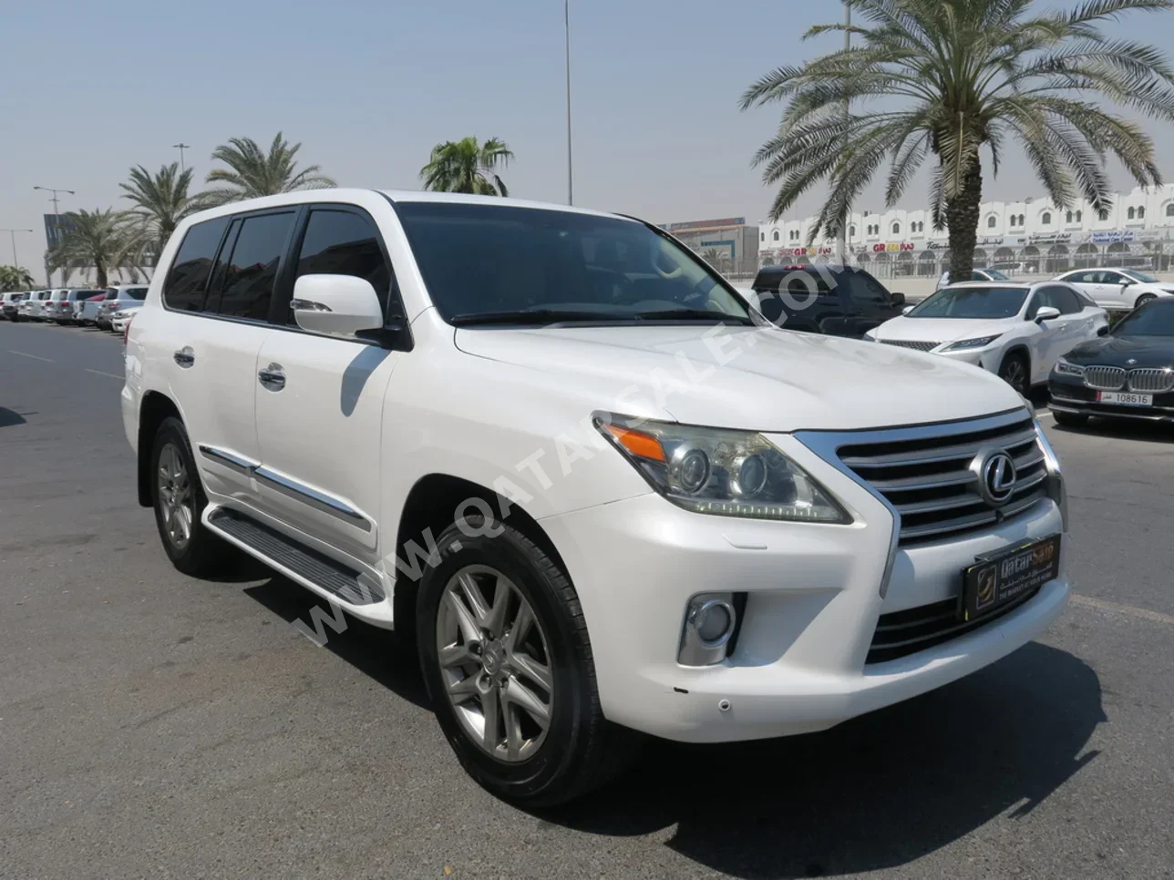 Lexus  LX  570  2013  Automatic  264,000 Km  8 Cylinder  Four Wheel Drive (4WD)  SUV  White