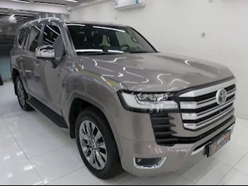 Toyota  Land Cruiser  VXR Twin Turbo  2022  Automatic  75,000 Km  6 Cylinder  Four Wheel Drive (4WD)  SUV  Gray  With Warranty