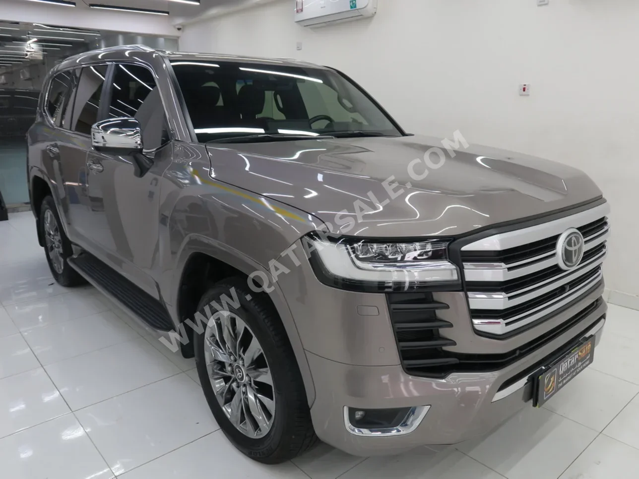 Toyota  Land Cruiser  VXR Twin Turbo  2022  Automatic  75,000 Km  6 Cylinder  Four Wheel Drive (4WD)  SUV  Gray  With Warranty