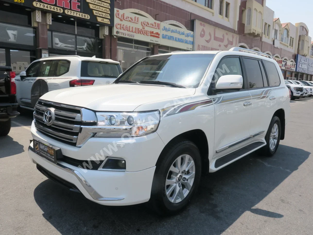 Toyota  Land Cruiser  GXR  2017  Automatic  28,000 Km  8 Cylinder  Four Wheel Drive (4WD)  SUV  White