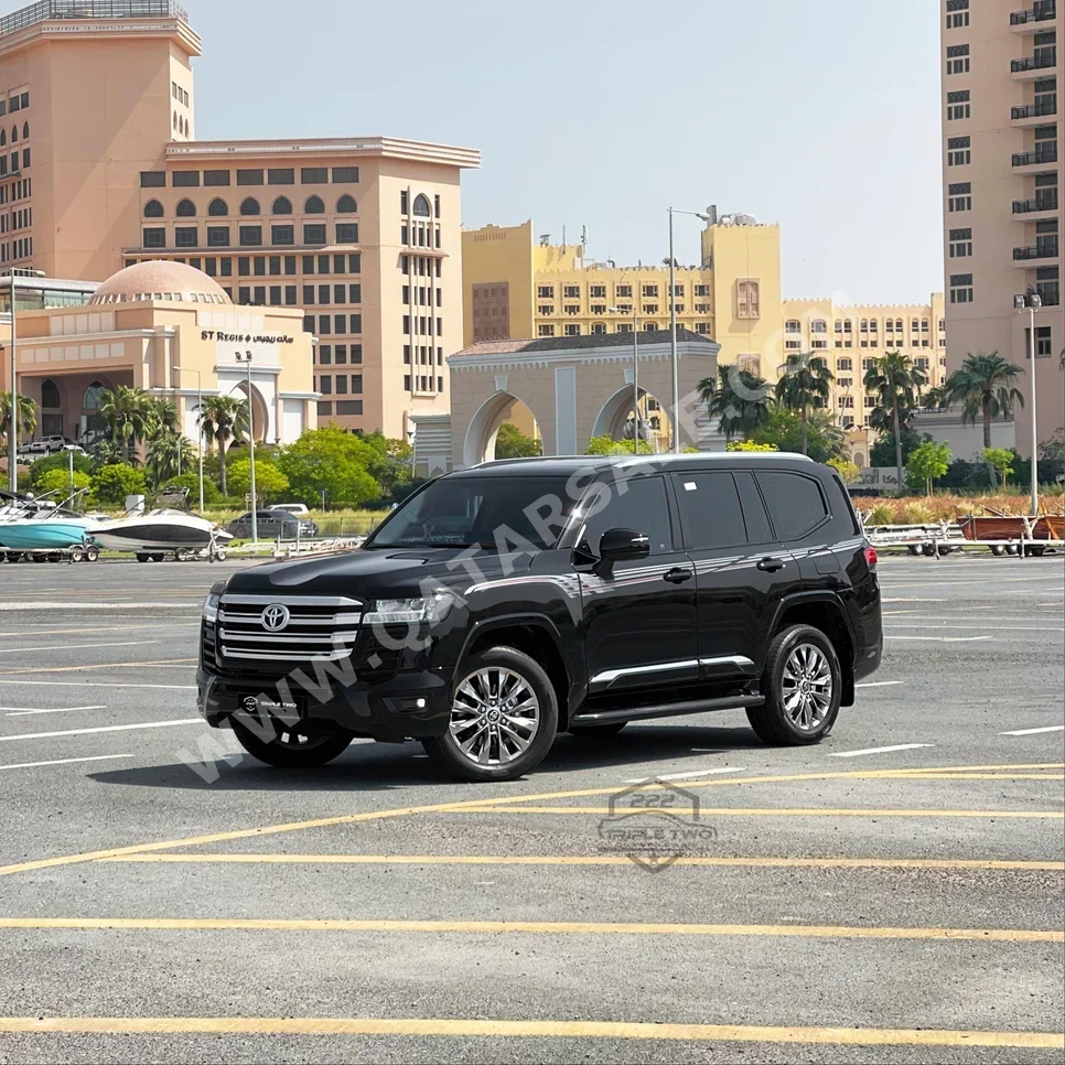 Toyota  Land Cruiser  GXR Twin Turbo  2022  Automatic  42,000 Km  6 Cylinder  Four Wheel Drive (4WD)  SUV  Black  With Warranty