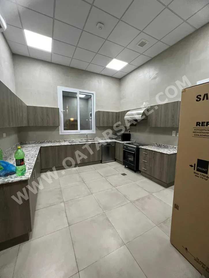 Family Residential  - Semi Furnished  - Doha  - Al Markhiya  - 6 Bedrooms