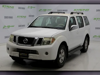 Nissan  Pathfinder  SE  2012  Automatic  180,000 Km  6 Cylinder  Four Wheel Drive (4WD)  SUV  White