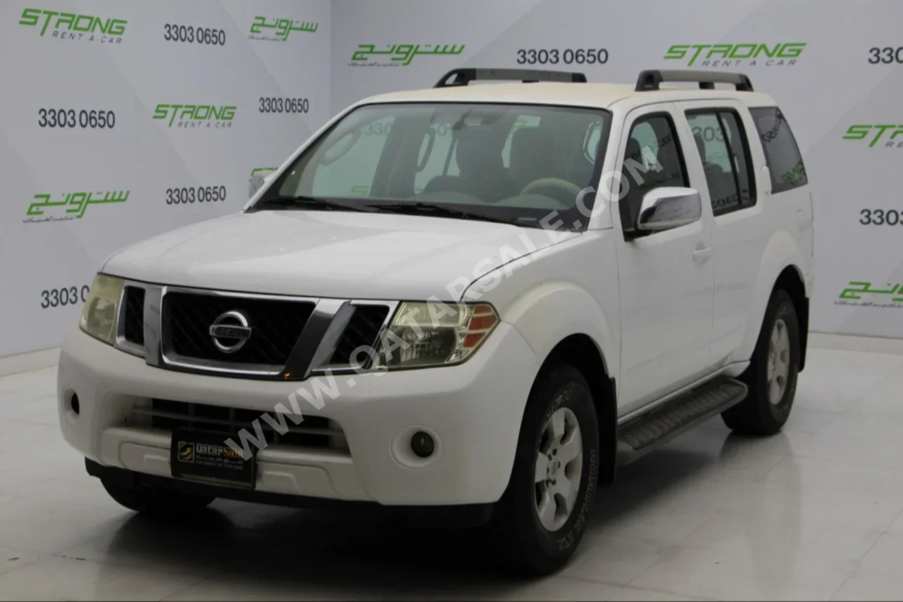 Nissan  Pathfinder  SE  2012  Automatic  180,000 Km  6 Cylinder  Four Wheel Drive (4WD)  SUV  White