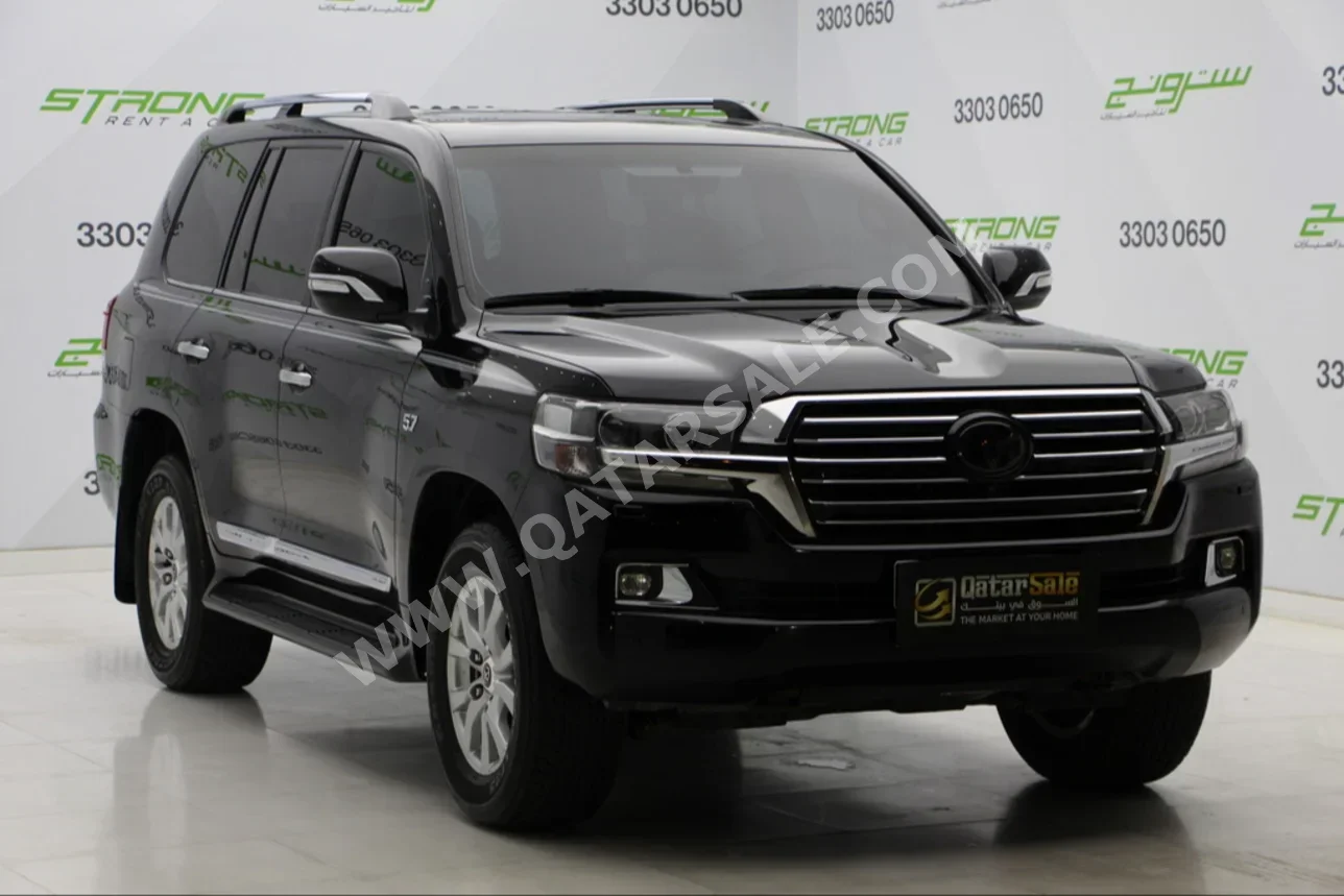 Toyota  Land Cruiser  VXR Black Edition  2018  Automatic  137,000 Km  8 Cylinder  Four Wheel Drive (4WD)  SUV  Black