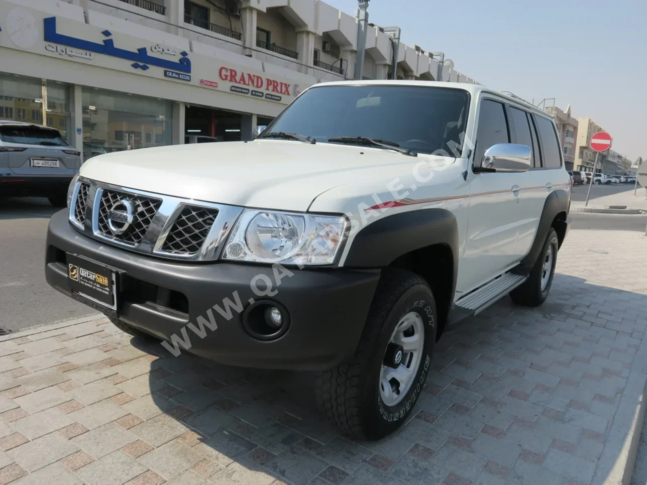 Nissan  Patrol  GL  2023  Automatic  10,000 Km  6 Cylinder  Four Wheel Drive (4WD)  SUV  White  With Warranty