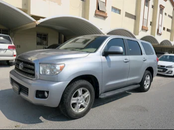 Toyota  Sequoia  2013  Automatic  330,000 Km  8 Cylinder  Four Wheel Drive (4WD)  SUV  Gray