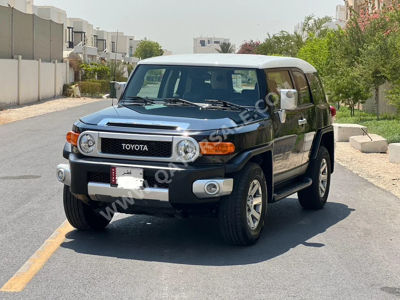  Toyota  FJ Cruiser  2021  Automatic  35,000 Km  6 Cylinder  Four Wheel Drive (4WD)  SUV  Black  With Warranty