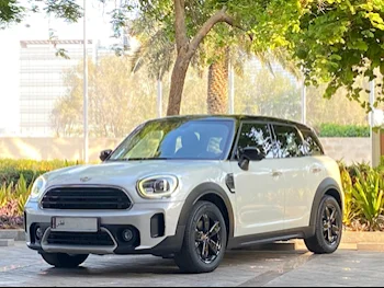 Mini  Cooper  CountryMan  2021  Automatic  85,000 Km  4 Cylinder  Rear Wheel Drive (RWD)  Hatchback  Silver