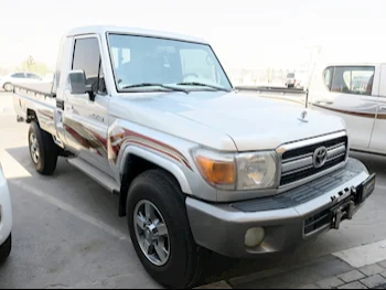 Toyota  Land Cruiser  LX  2009  Manual  363,000 Km  6 Cylinder  Four Wheel Drive (4WD)  Pick Up  Silver