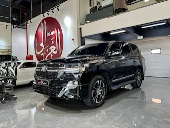 Toyota  Land Cruiser  GXR- Grand Touring  2021  Automatic  121,000 Km  8 Cylinder  Four Wheel Drive (4WD)  SUV  Black